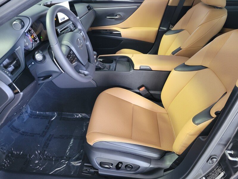 2025 Lexus ES 350 - Photo 12