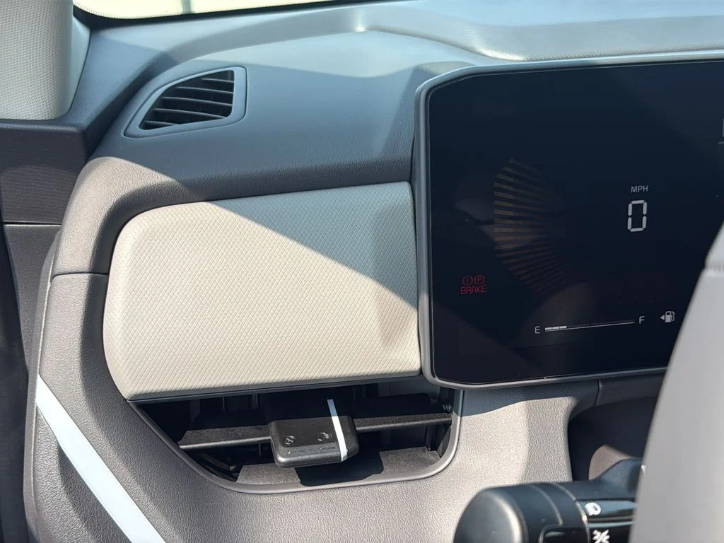 New 2027 White Kia S image 32