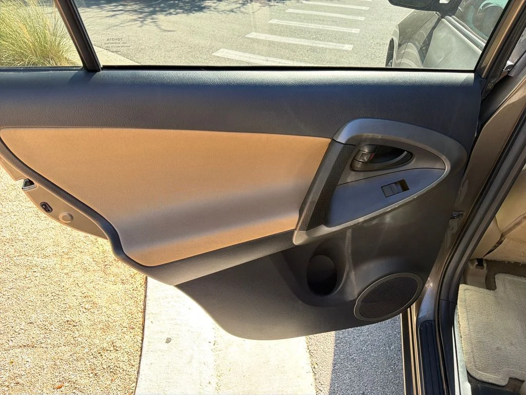 Used 2010 Brown Toyota Base image 29