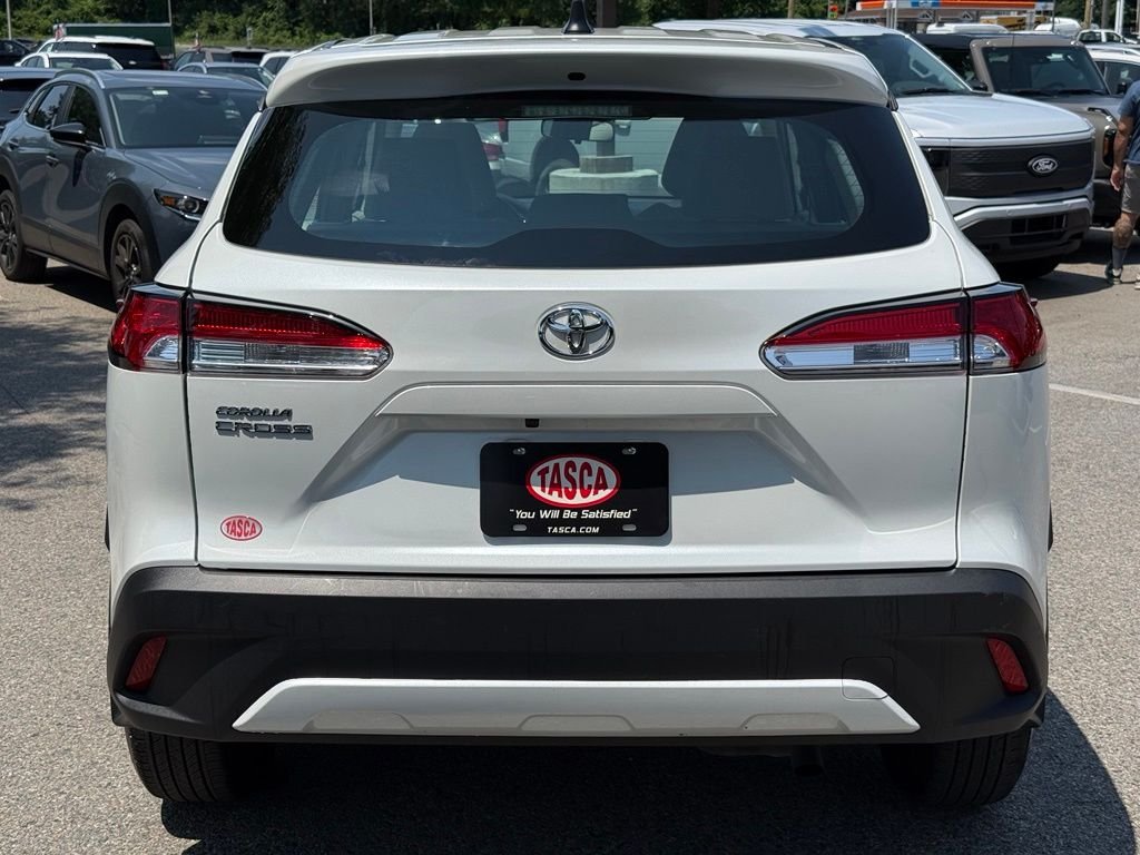 Used 2024 White Toyota L image 9