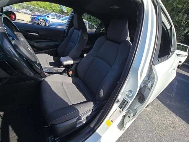 Used 2021 Pearl Toyota SE image 8