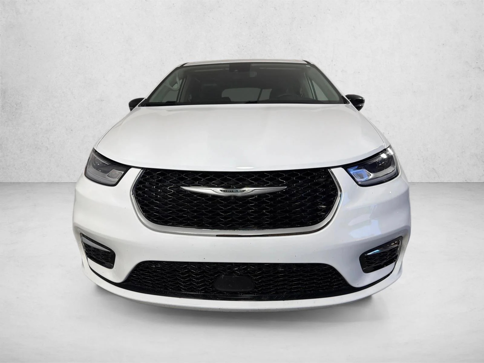 Used 2024 White Chrysler Touring L image 8