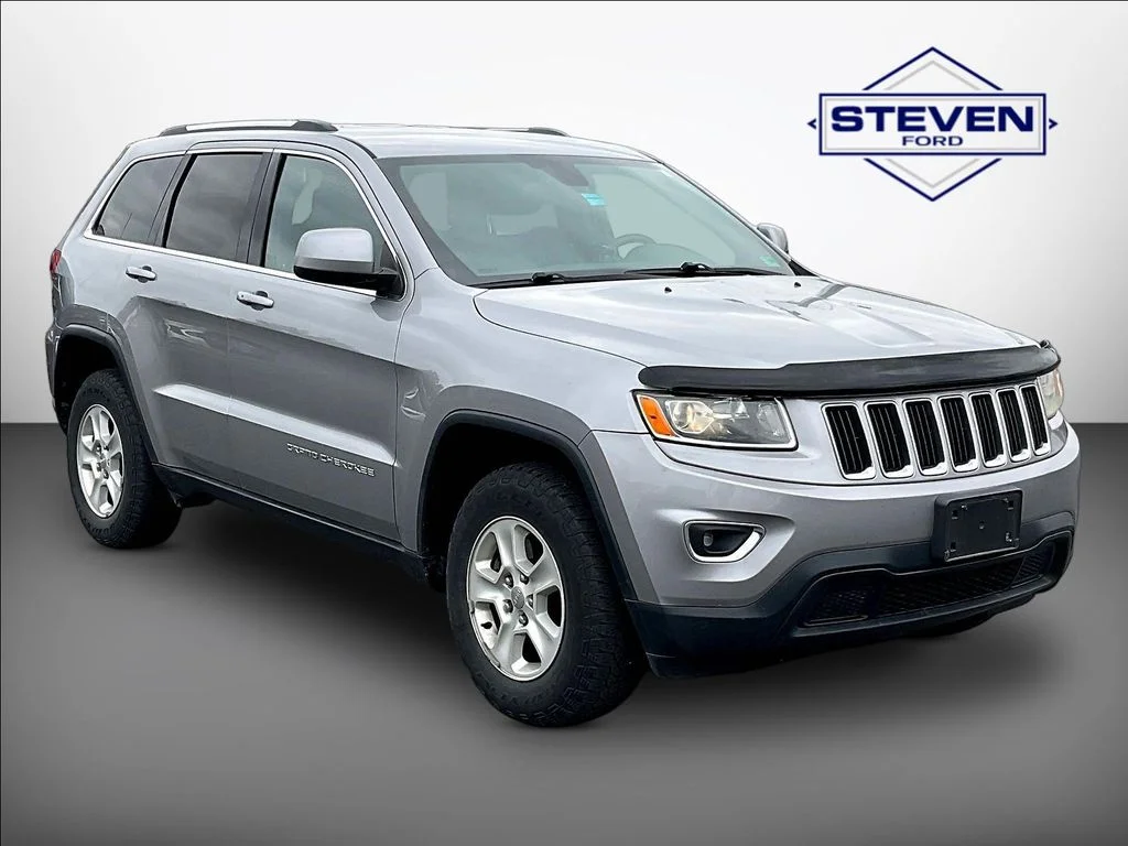 Used 2016 Silver Jeep Laredo image 1
