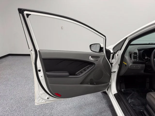 Used 2017 White Kia LX image 11