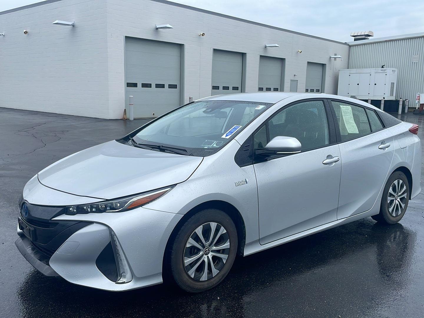 Used 2020 Classic Silver Metallic Toyota XLE image 10