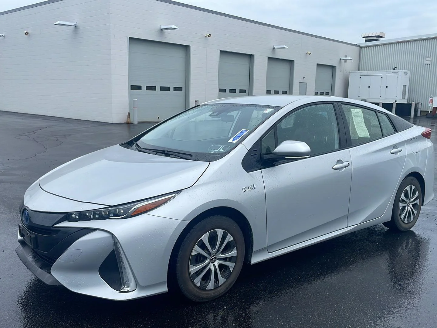 Used 2020 Classic Silver Metallic Toyota XLE image 10