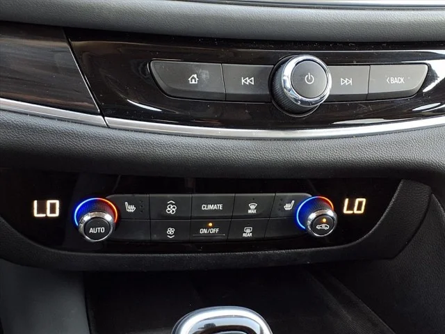 2020 Buick Enclave Essence - Photo 16