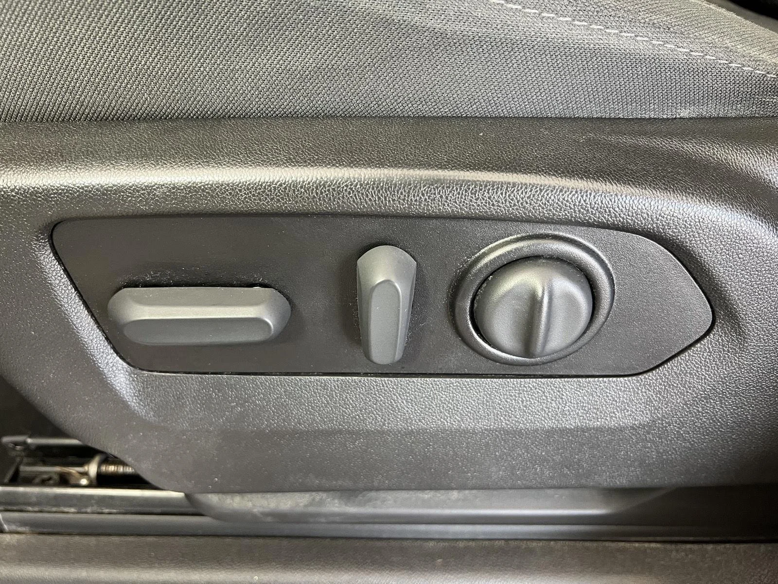 Used 2021 Summit White GMC Elevation image 6