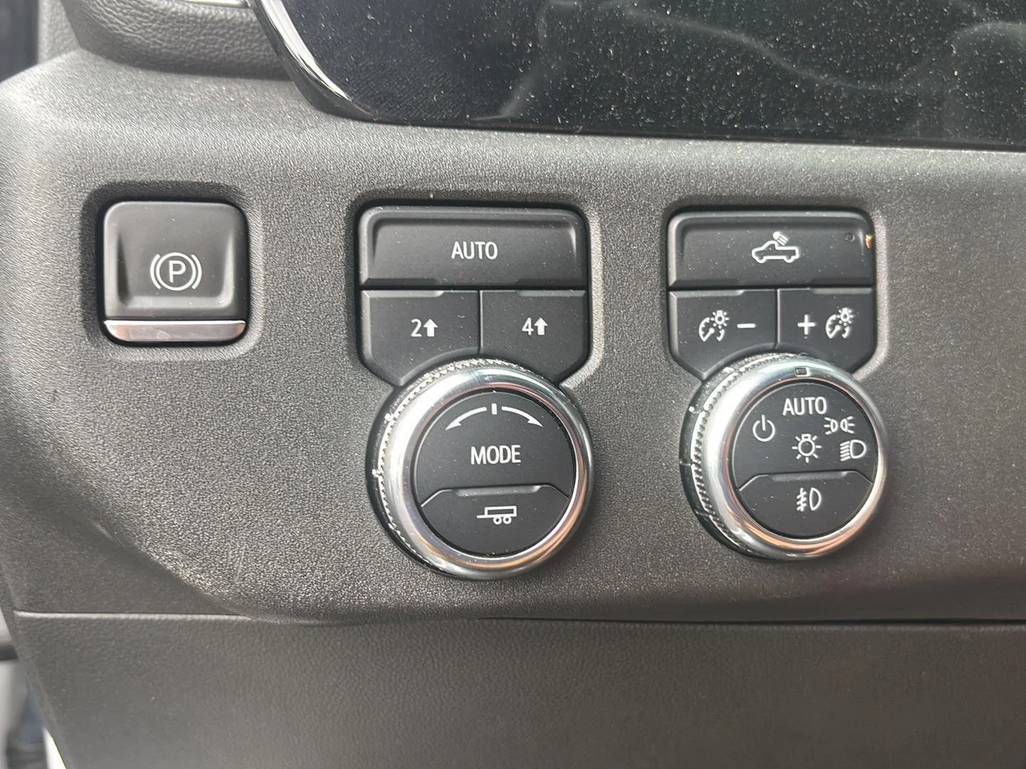Used 2023 Summit White GMC Elevation image 10