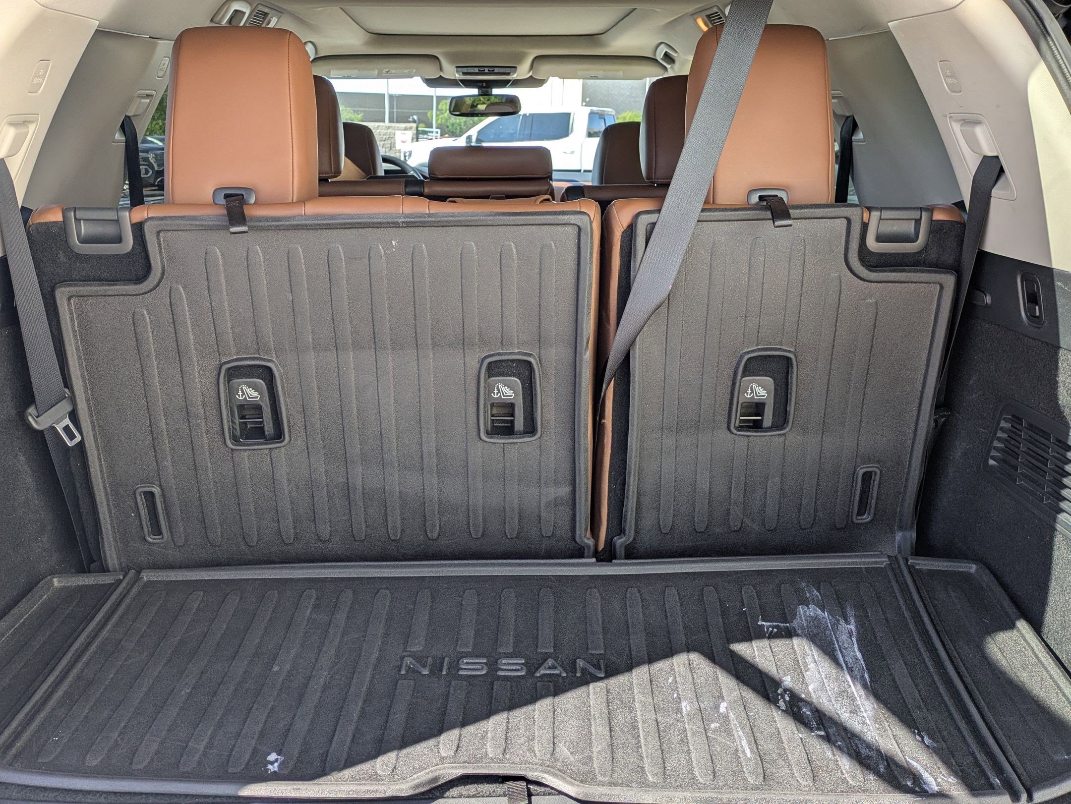 Used 2022 Gray Nissan Platinum 2WD image 34