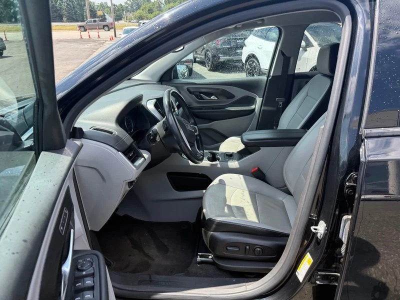 Used 2022 Black GMC SLT image 9