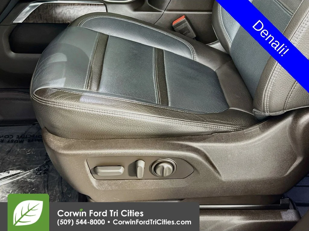 Used 2022 White Frost Tri-Coat GMC Denali image 22