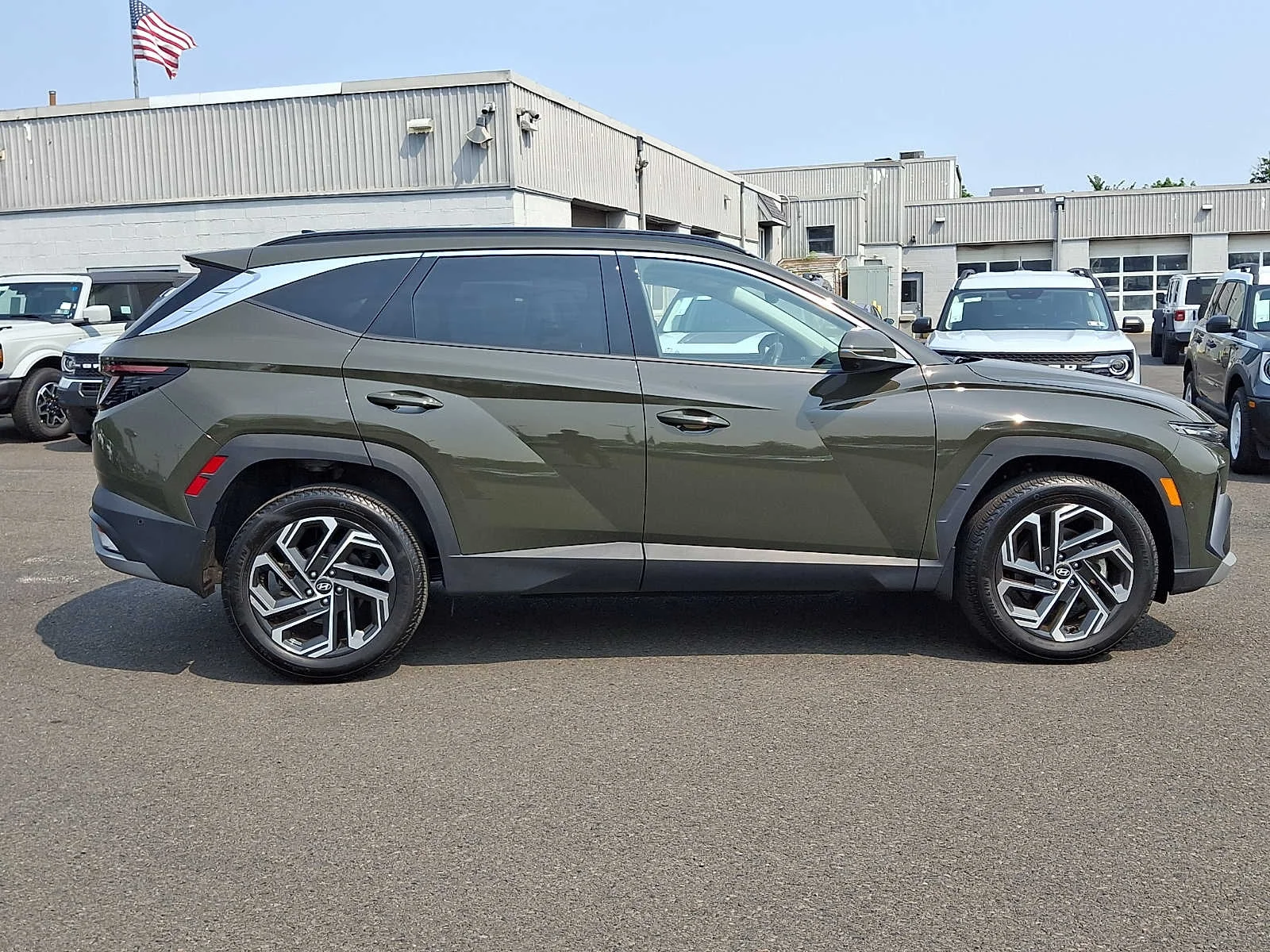 Used 2025 Rockwood Green Hyundai Limited image 7