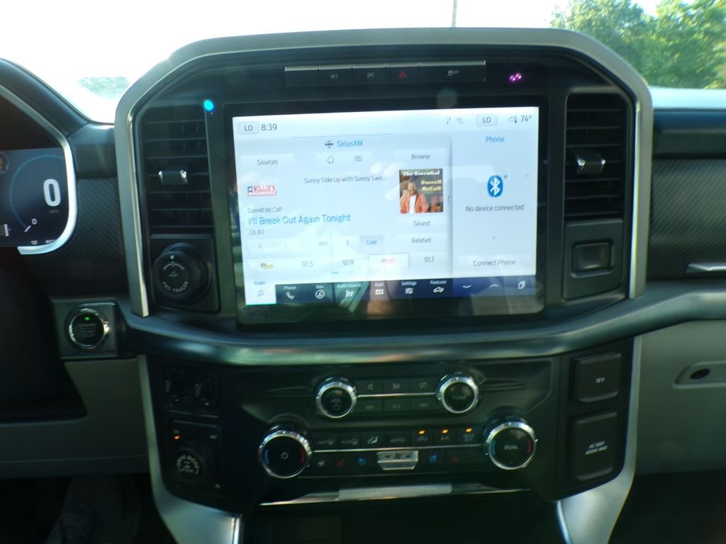 Used 2022 White Metallic Ford Limited image 28