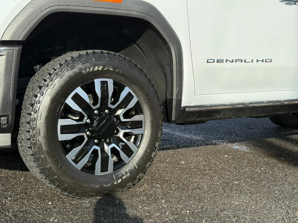 2026 GMC Sierra 2500HD Denali Ultimate - Photo 17
