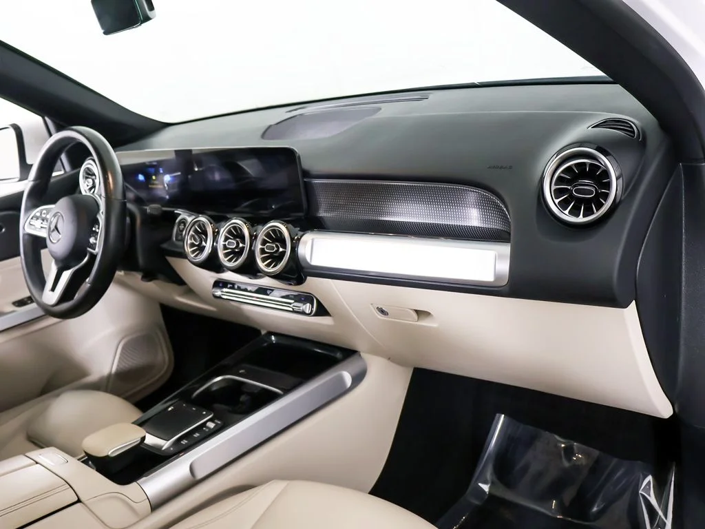 Used 2022 Polar White Mercedes-Benz GLB 250 image 29