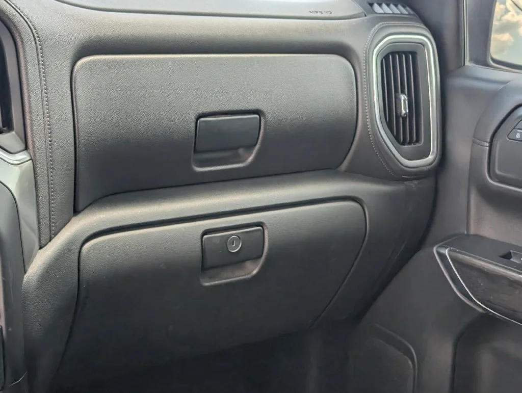 Used 2019 BLACK Chevrolet LTZ image 16