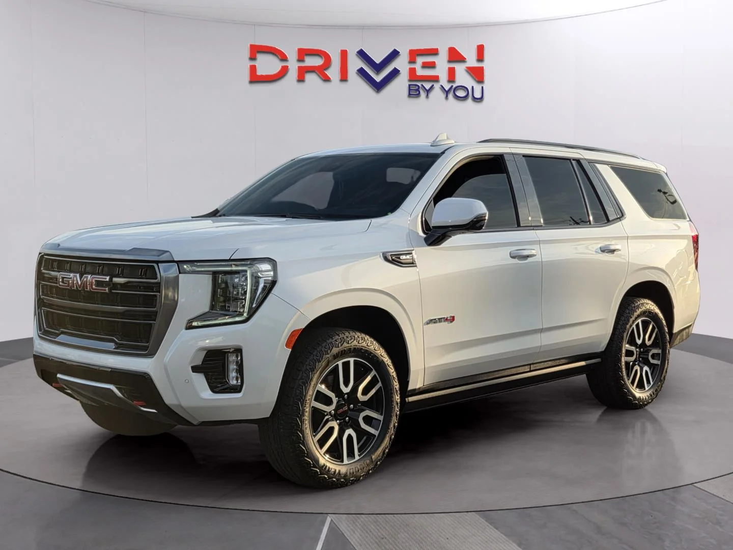 Used 2024 White Frost Tricoat GMC AT4 image 1