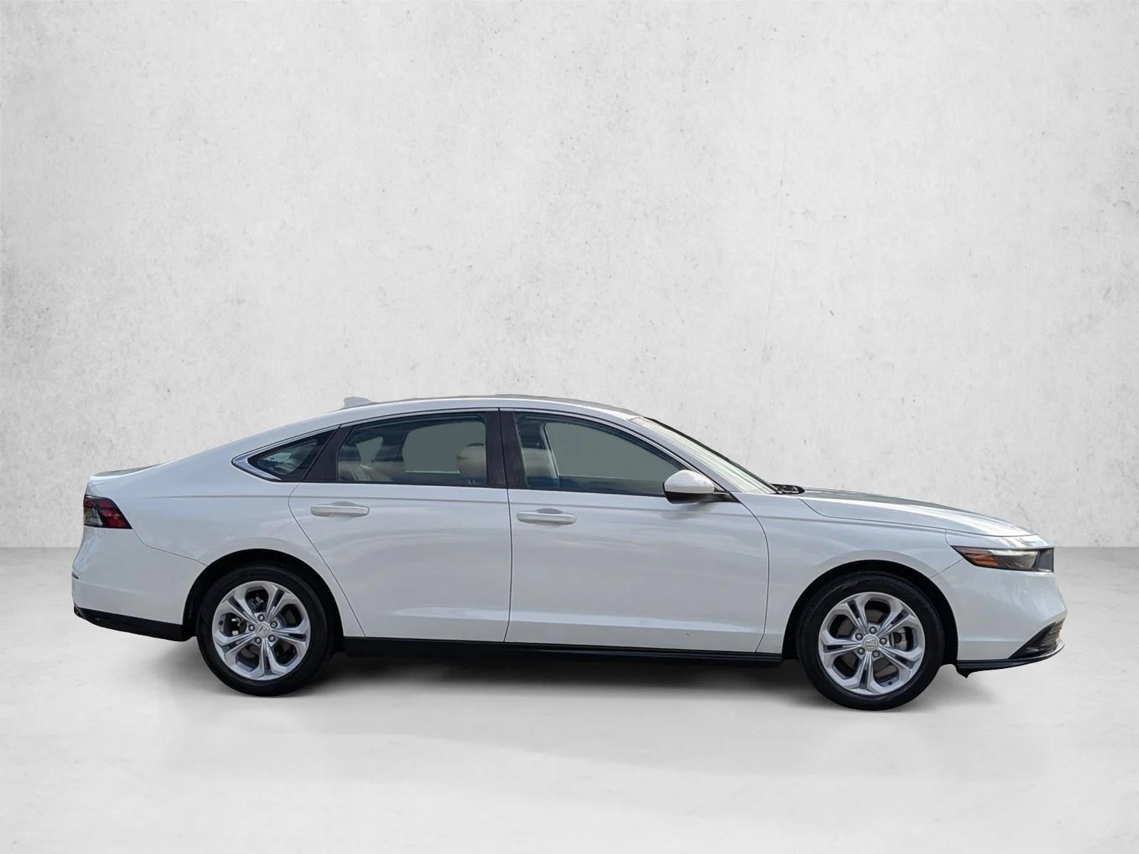 Used 2023 Platinum White Pearl Honda LX image 4