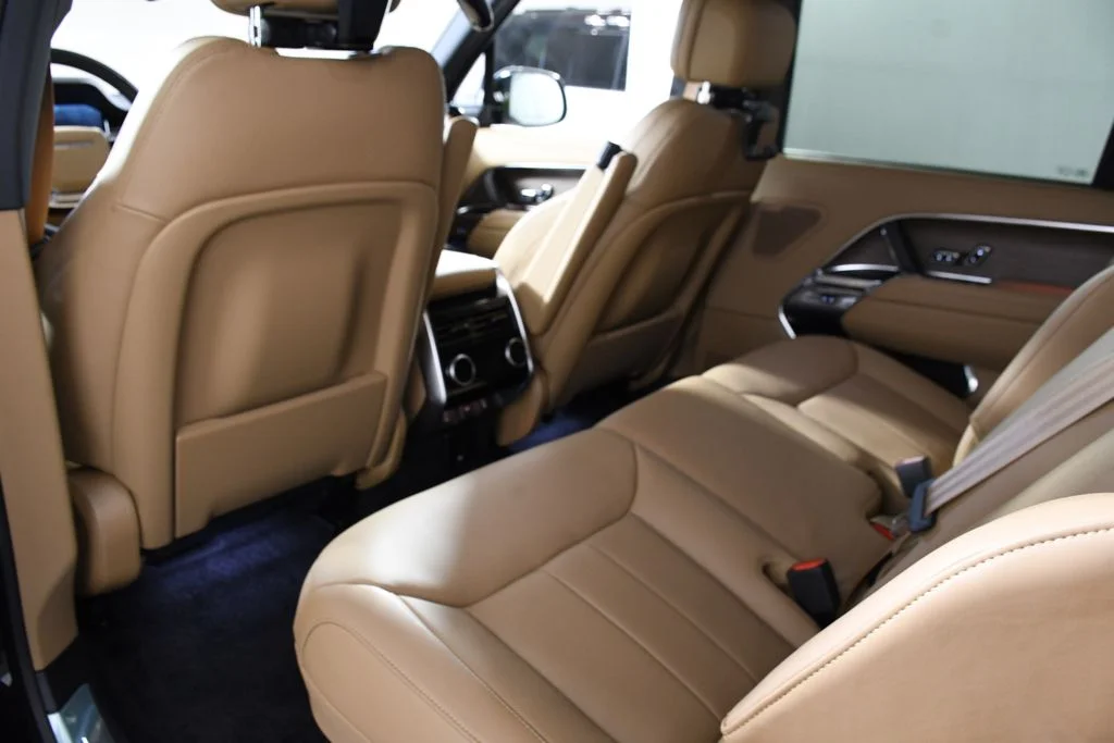 New 2026 Santorini Blk Land Rover SE image 26