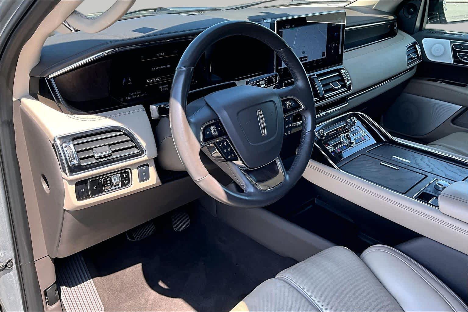 Used 2024 Silver Radiance Lincoln Reserve image 18