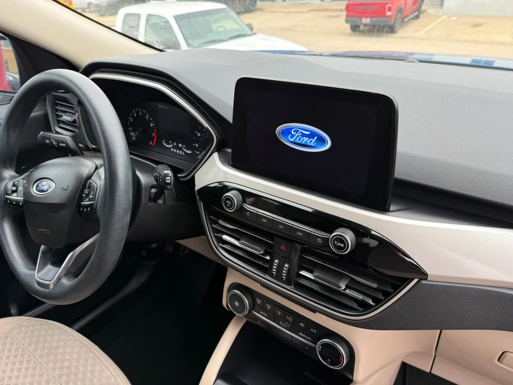Used 2020 Blue Ford SE image 4