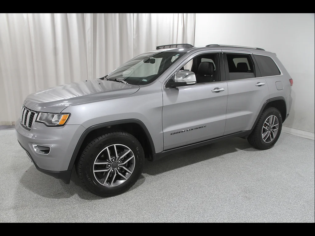 Used 2020 Billet Silver Metallic Clear Coat Jeep Limited image 3
