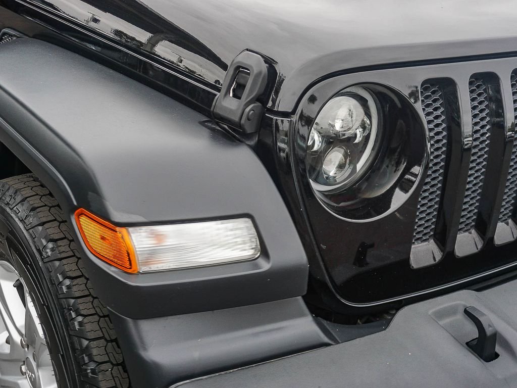 Used 2018 Black Jeep Unlimited Rubicon image 11