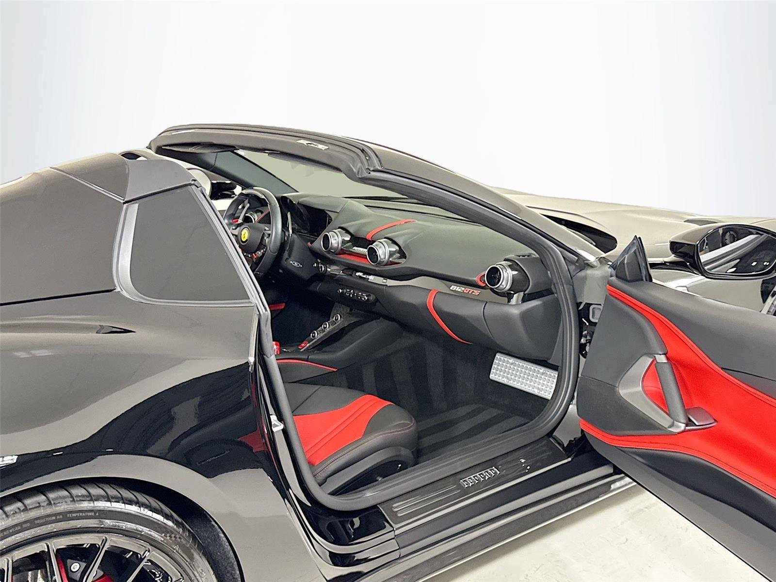 Used 2021 Nero Ferrari  image 31