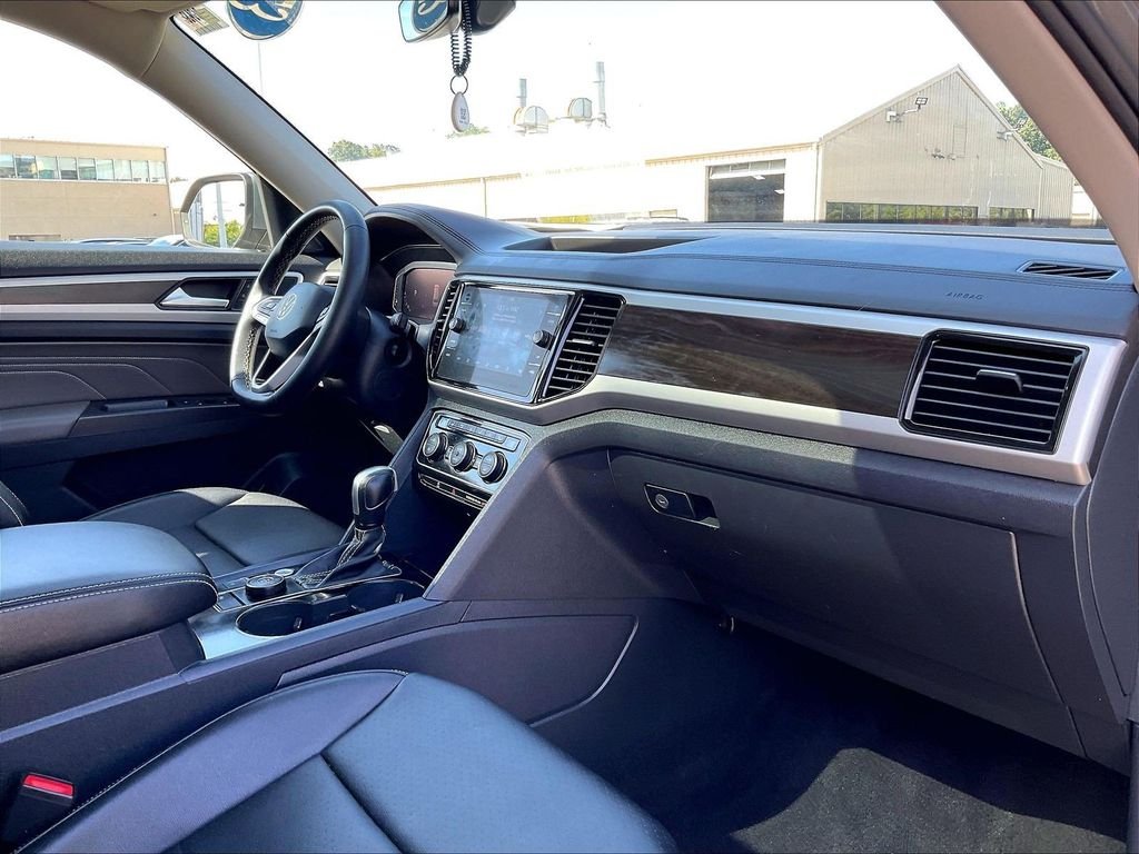 Used 2023 Gray Volkswagen 3.6L V6 SE w/Technology image 23