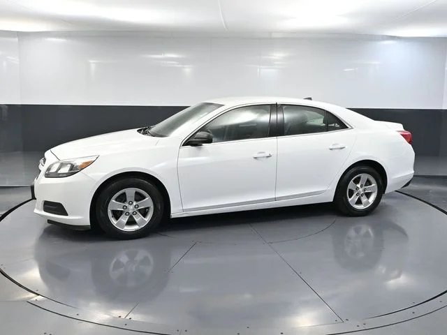 Used 2013 White Chevrolet LS image 7