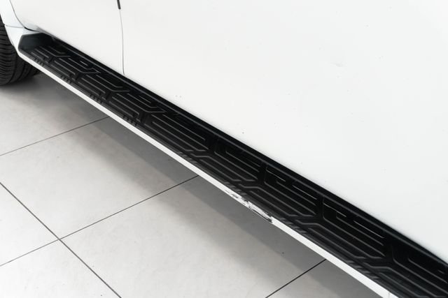 Used 2019 White Nissan Platinum image 9