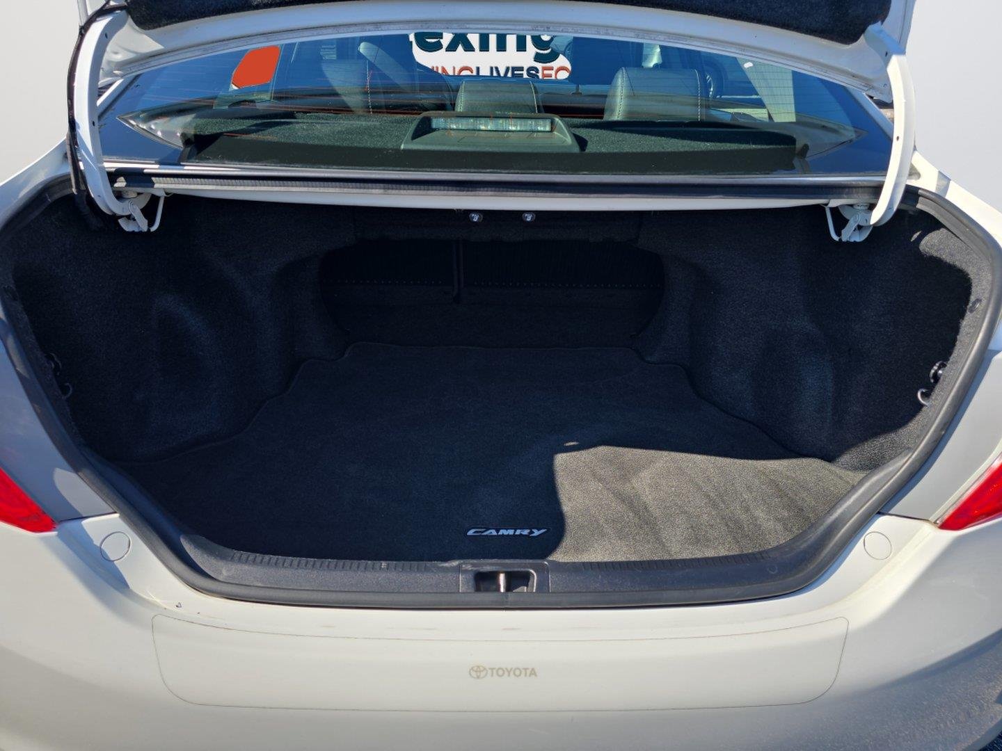 Used 2014 Super White Toyota SE V6 image 26