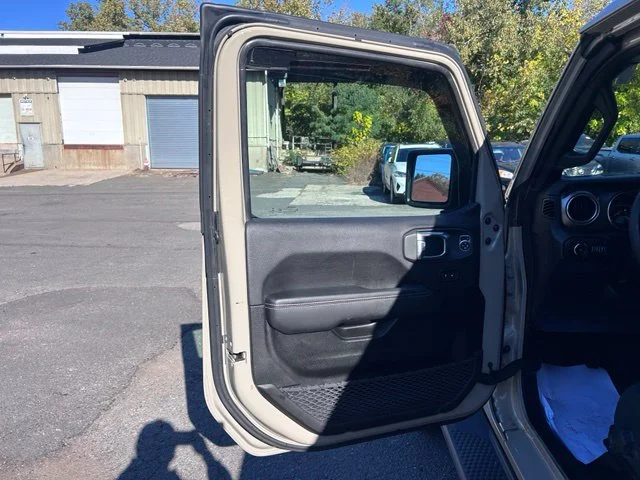 Used 2022 Beige Jeep Unlimited Sahara image 11