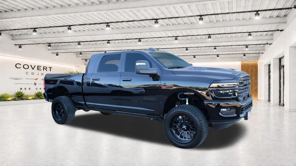 New 2025 Diamond Black Crystal Pearl-Coat Exterior Paint RAM Laramie image 5