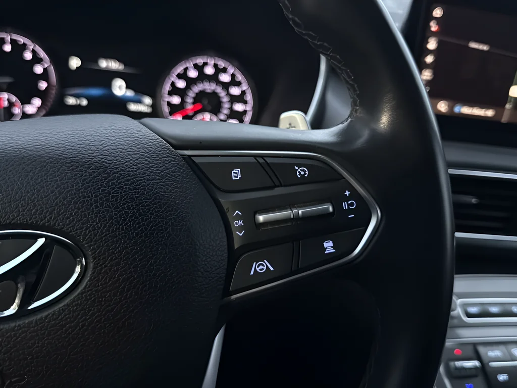 Used 2023 White Hyundai SEL image 14