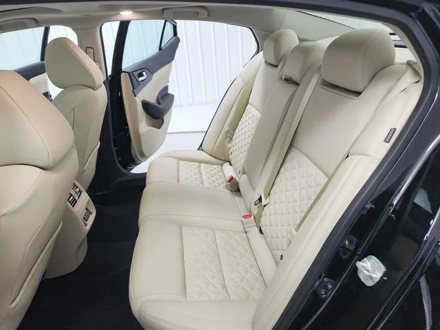Used 2022 Black Nissan Platinum image 35