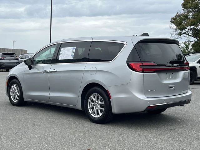 Used 2024 Silver Chrysler Touring L image 11
