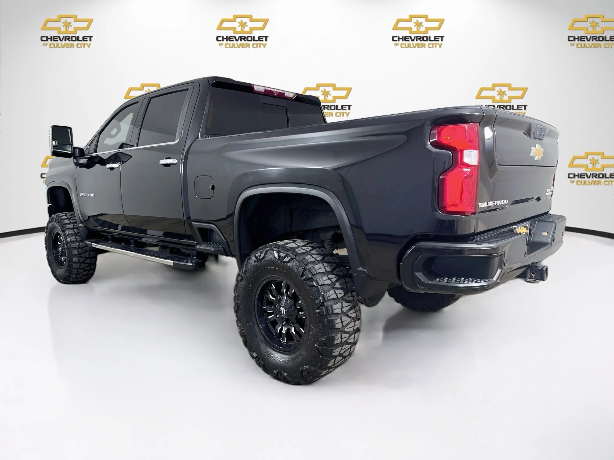 Used 2022 MOSAIC BLACK METALLIC Chevrolet High Country image 6