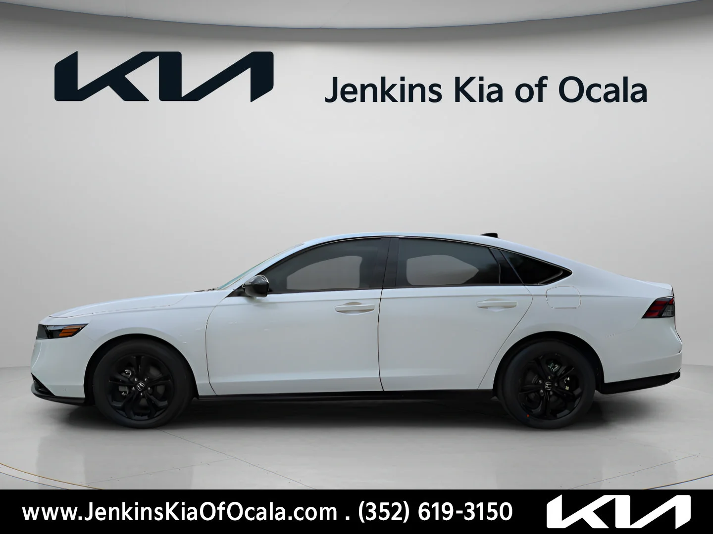 Used 2025 White Honda SE image 6