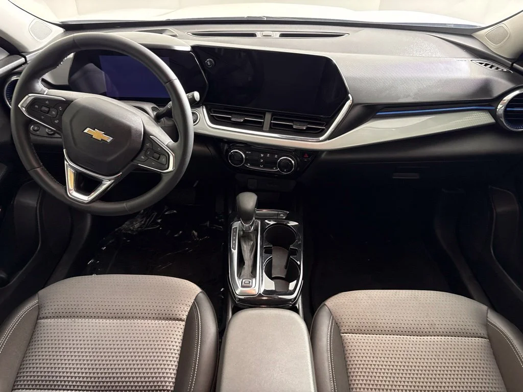 Used 2025 White Chevrolet LT image 16