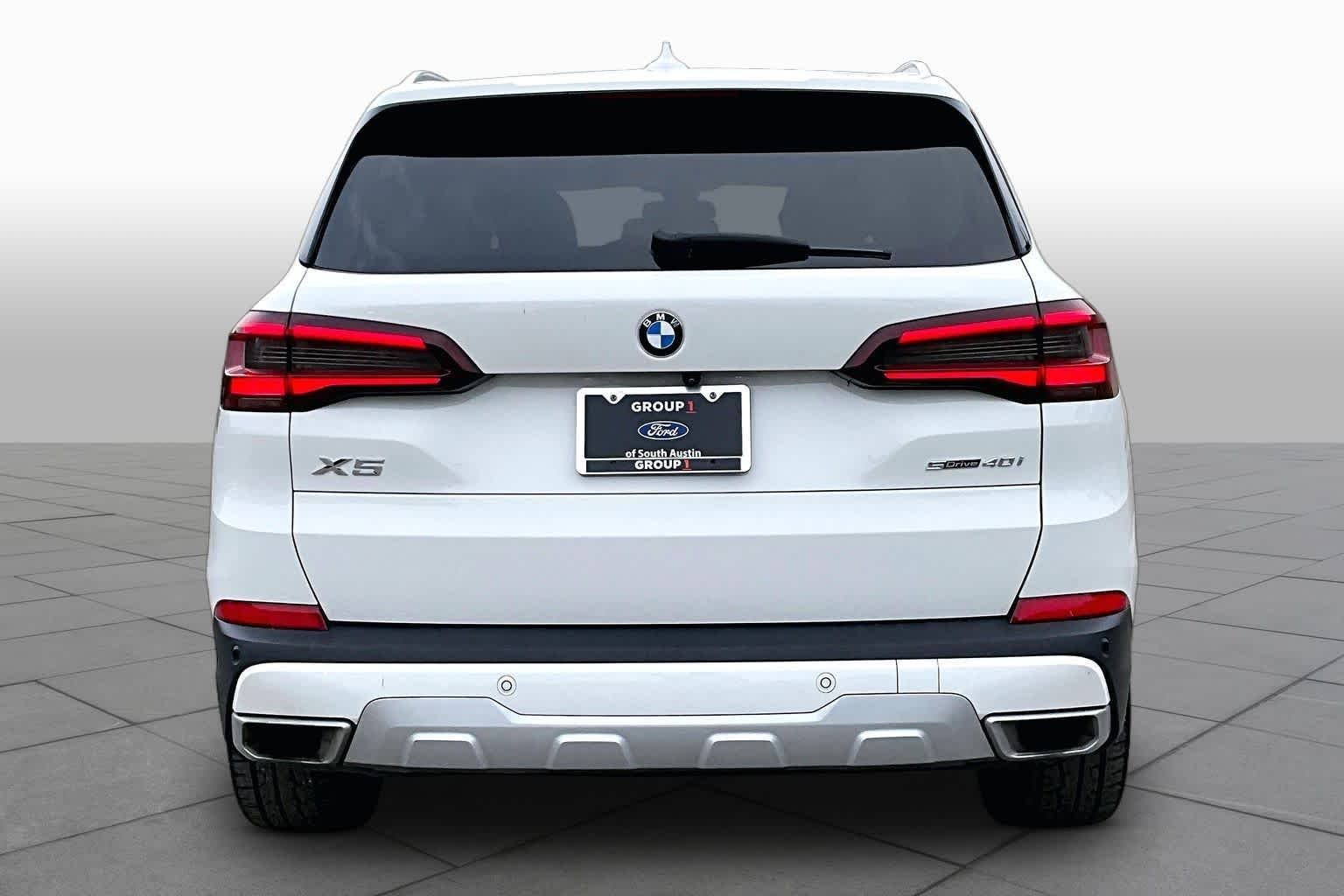 Used 2023 Alpine White BMW sDrive40i image 5