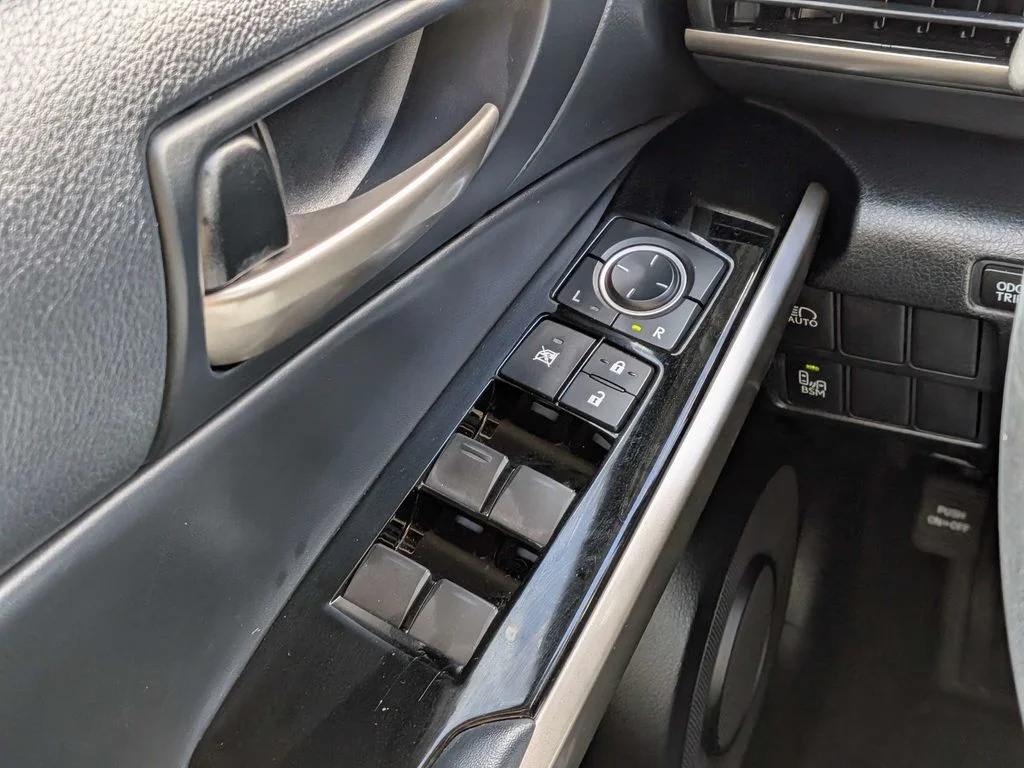Used 2019 Silver Lexus 300 image 16