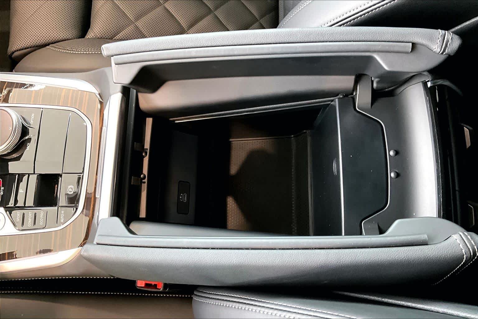Used 2026 Skyscraper Grey Metallic BMW sDrive40i image 31