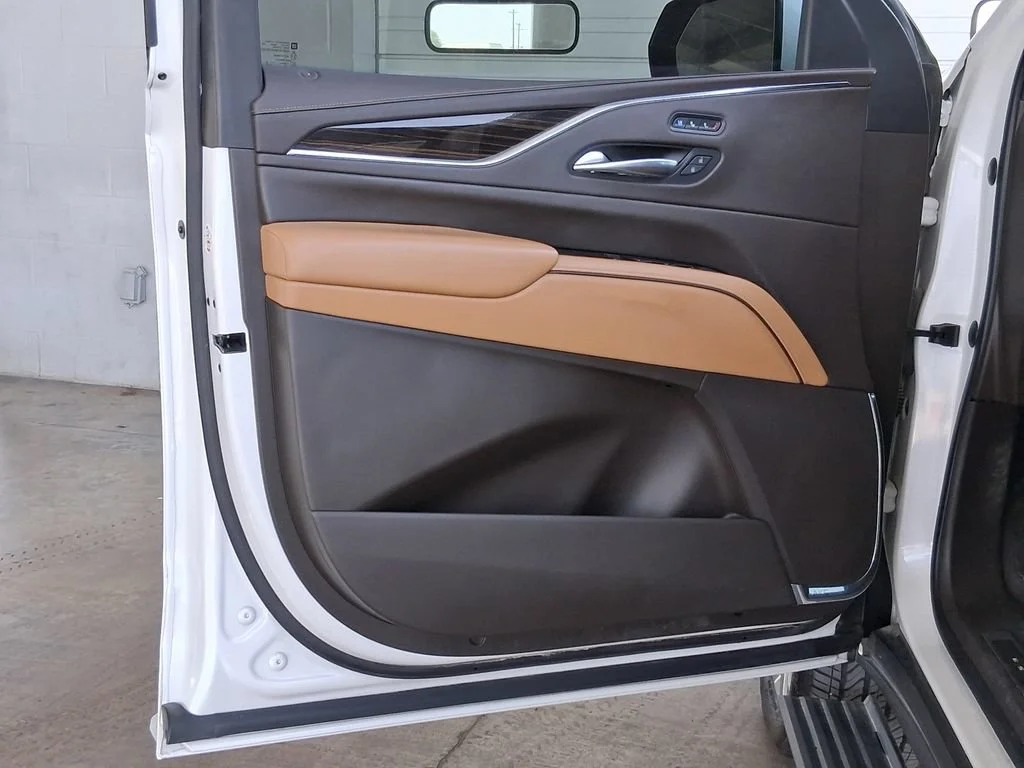 Used 2022 CRYSTAL WHITE TRICOAT Cadillac Premium Luxury image 18