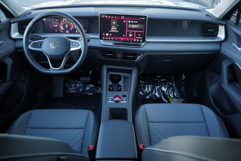 2025 Volkswagen Tiguan SE - Photo 8