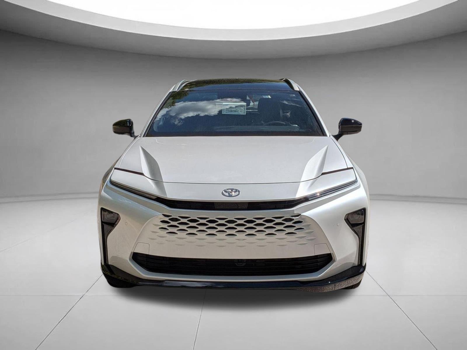 Used 2025 Oxygen White Toyota Limited image 2