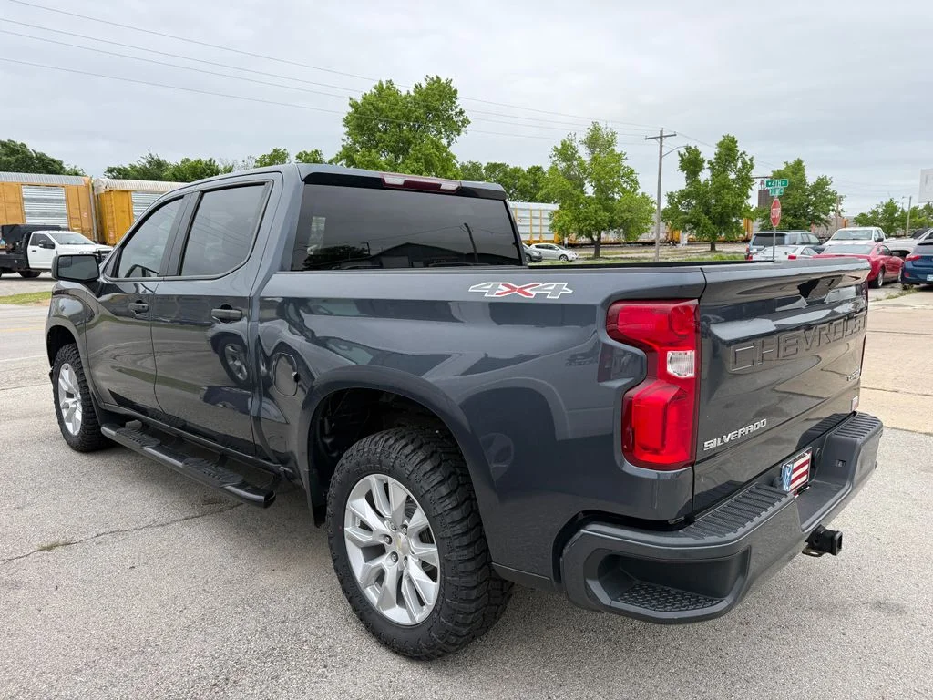 Used 2020 Gray Chevrolet Custom image 23