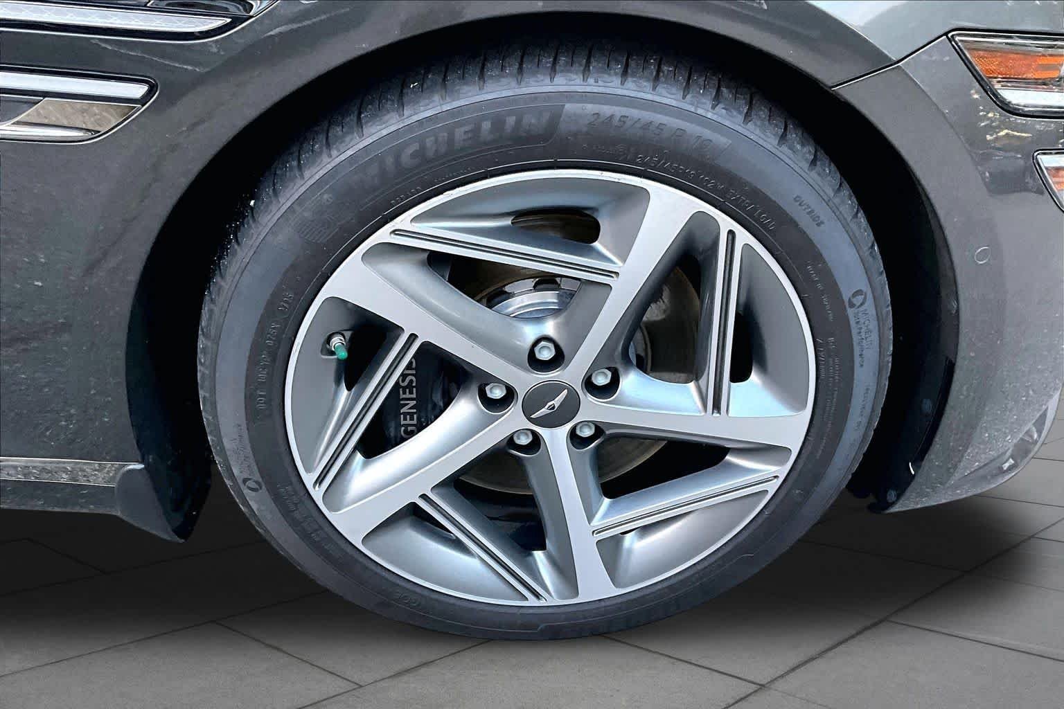 Used 2023 Makalu Gray Genesis 2.5T image 11