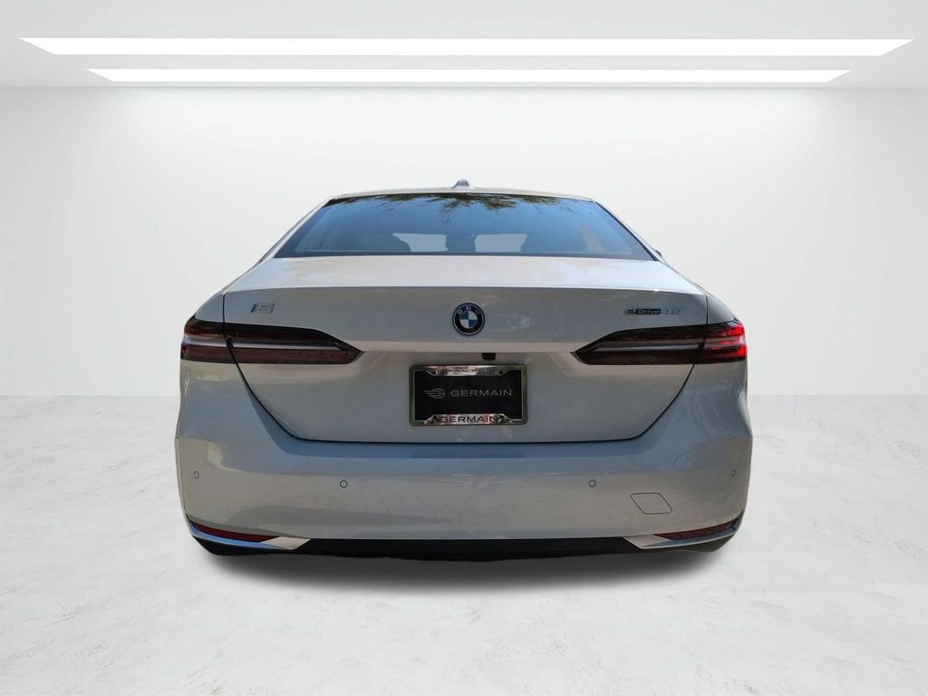 New 2026 White Metallic BMW eDrive40 image 5